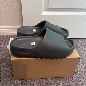 Yeezy Slides 'Slate Marine'